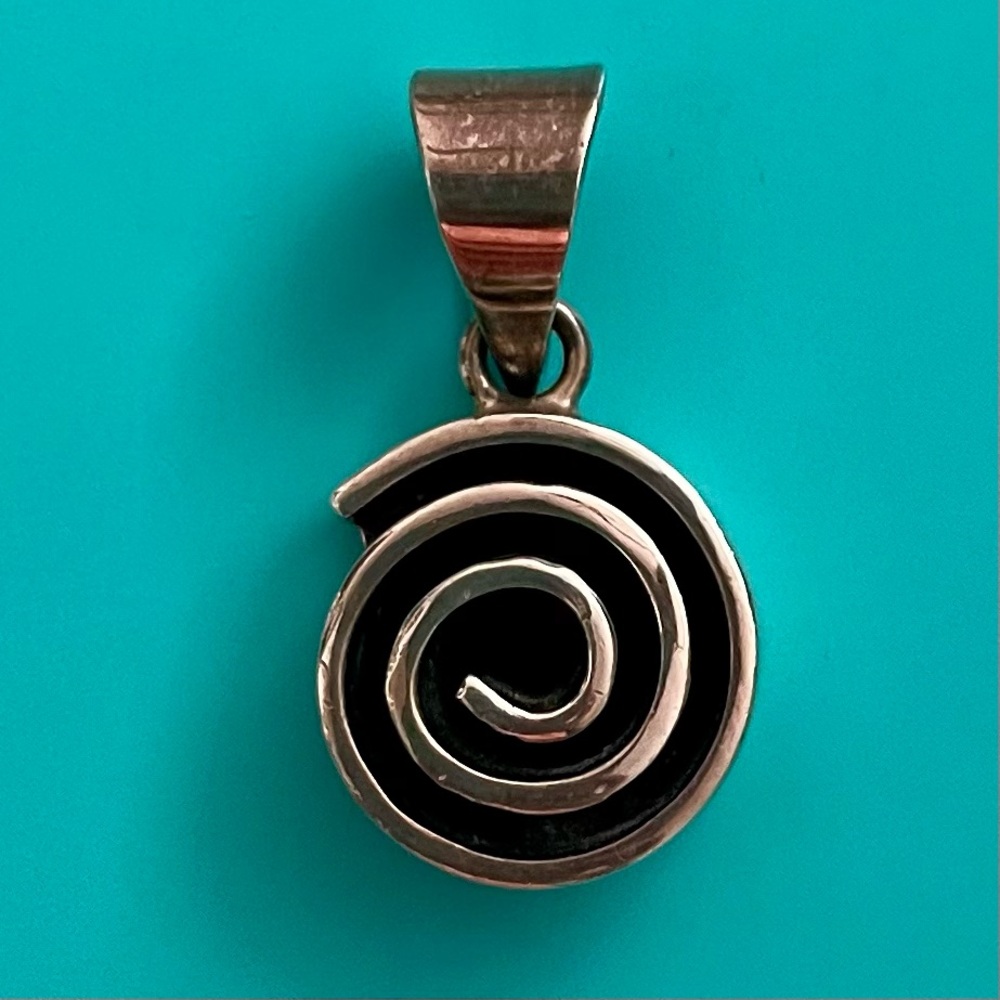 VINTAGE STERLING SILVER MEXICO 925 swirl spiral maze slide pendant